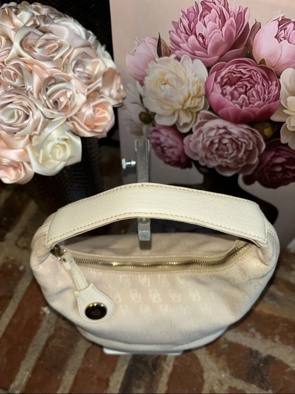 Dooney & Bourke - Picture 3 of 10